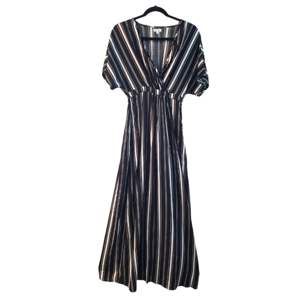 LOVER FIRE  Maxi Dress , Color Black and white. Size XS